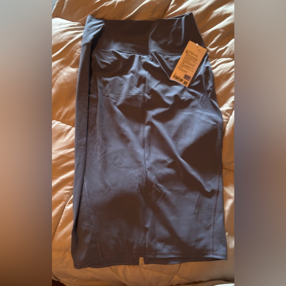 Lululemon Nulu slim fit HR skirt sz 12